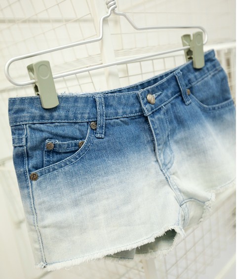 2013 free shipping loose big size Europe fashion gradient color light blue denim shorts for lady, women casual hot summer jeans