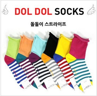 Free Shipping Wholesales Journal Of The Korean Models Cute Candy Stripe Women Socks FC12117