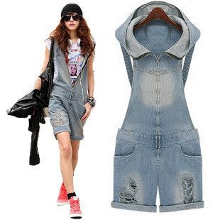 Wholesale Free Shipping # 669 new Korean version of the spring and summer of 2011 the hole in the denim strap nostalgic shorts