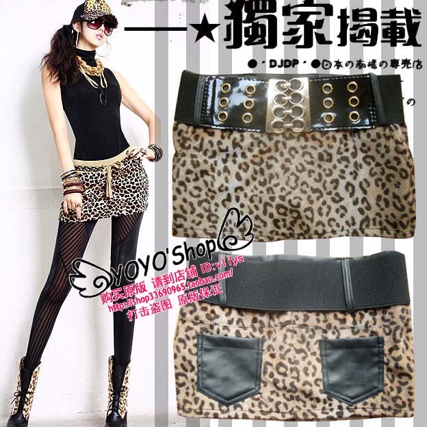 19.8 autumn and winter coffee velvet leopard print leather short skirt