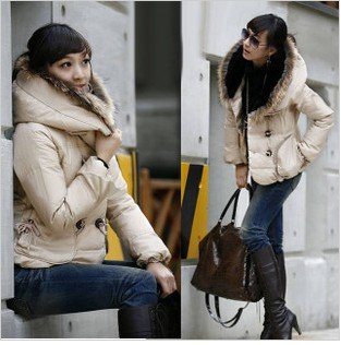 2,461 Korean version of women's wear warm Delta short for 2011 new winter thick wide fur collar coat beige Down / Parkas