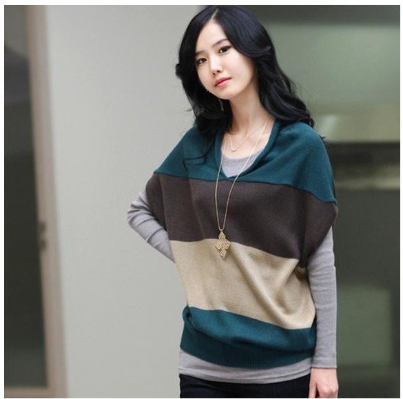 2011 new women's autumn and winter, high-quality lamb wool material, tri-color stitching design, bat sleeve sweater