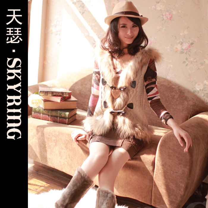 2012 autumn and winter horn button raccoon fur hooded wool woven vest 519g