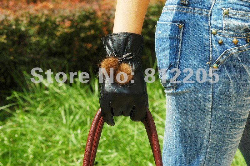 2012 Free shipping Wholesale ladies/women fashion genuine black goat leather gloves with mink fur ball 040-1