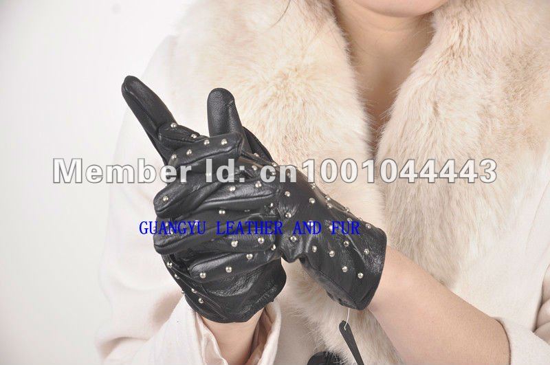 2012 Free shipping Wholesale ladies/women  fashion genuine black leather  gloves with studs 012-1