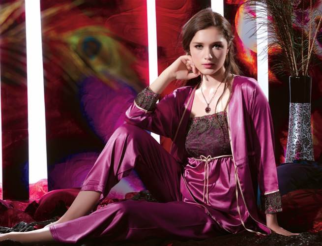 2012 HOT ! High quality real/pure silk wowen's/ladies' silk pajamas /Night gown/bathrobe,Free shipping