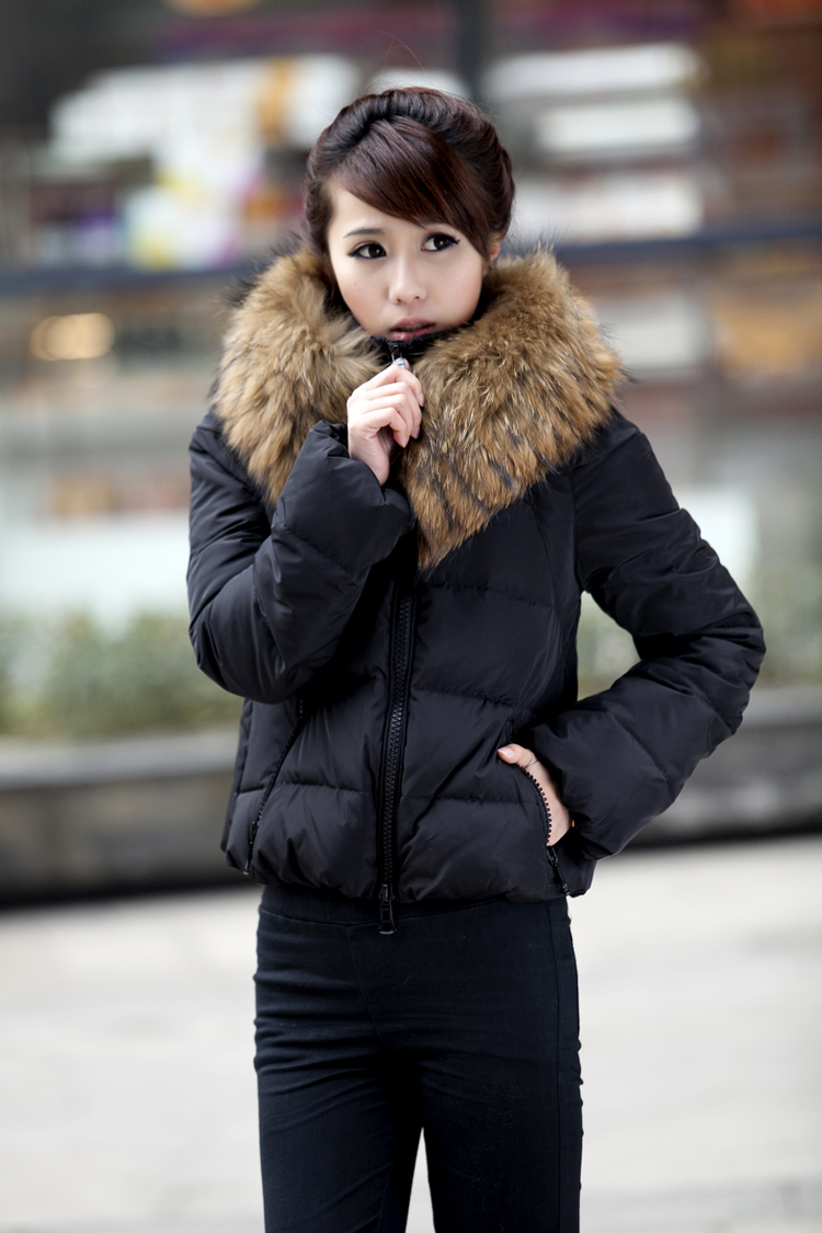 2012 large fur collar thickening female short design down coat down coat