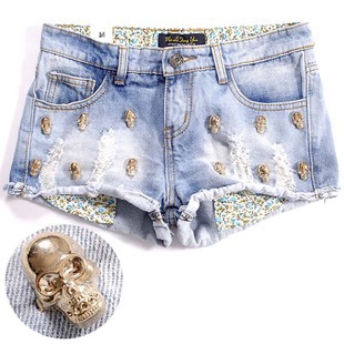 2012 metal skull heads distrressed water wash roll-up hem light blue denim women shorts S,M,L Wholesale price