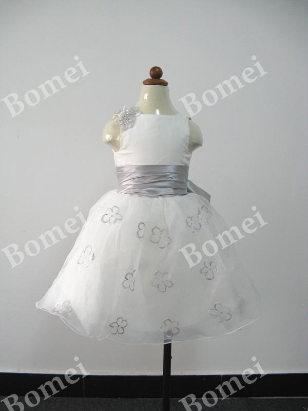 2012 New Arrival Lovely High Quality A-line Embroidery and Sashes Flower Girl Dress