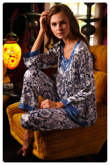 2012 New style Women's pajamas Lastest  Sexy sleepwear 100%  Silk pajamas   Nobility nightgown  household  Hot selling