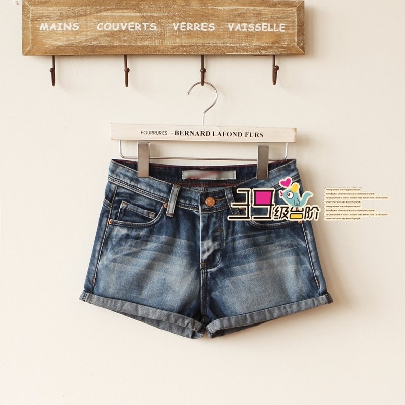 2012 spring and summer women's casual roll up hem water wash wearing white denim shorts all-match pocket shorts straight