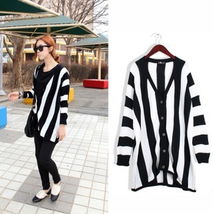 2012 women's casual black and white vertical stripe V-neck single breasted sweater shirt