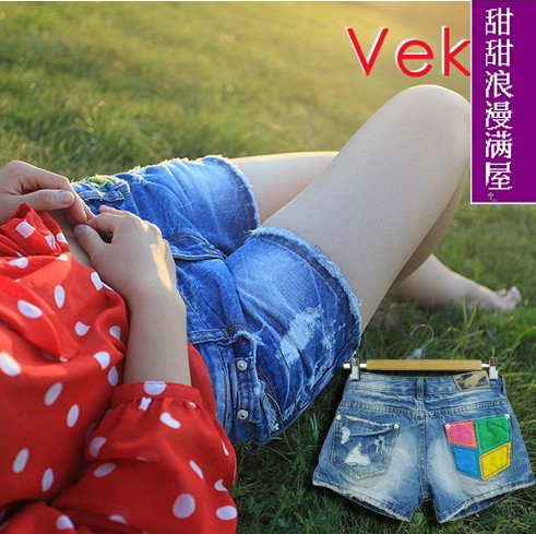 2013 883007 casual fashion personality multicolour applique water wash denim blue shorts