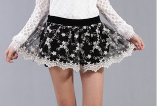 2013 fashion new arrival sweet black lace with golden flower bubble pantskirt 079