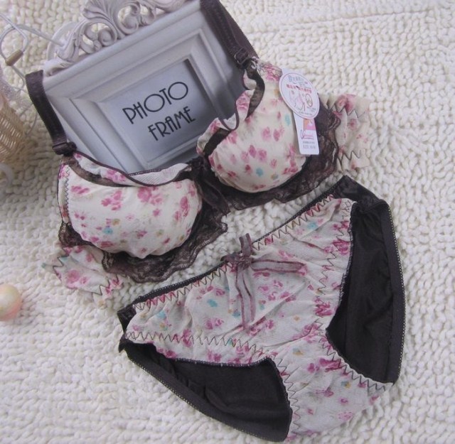 2013 Free shipping sexy lace flower  bra set  for women three quarters gathering push up underwear Bra & Brief Sets