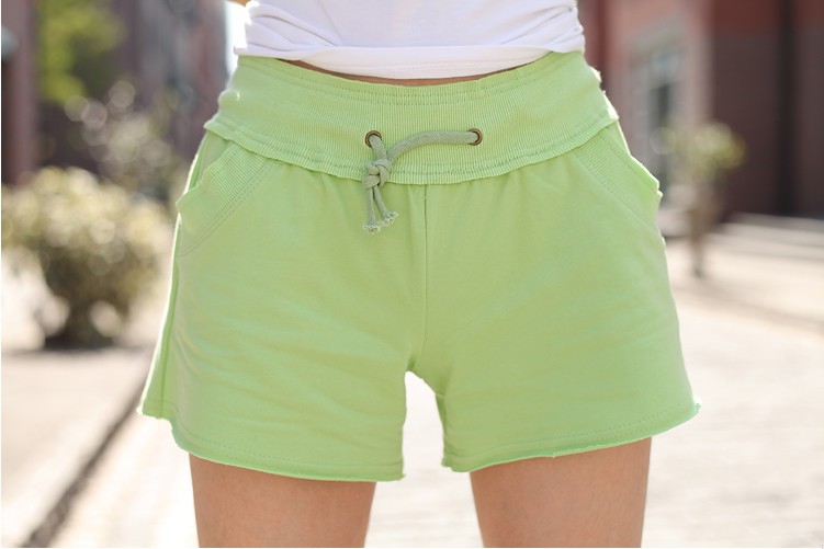 2013 Korean version of the new burr Ms. casual shorts loose shorts beach pants