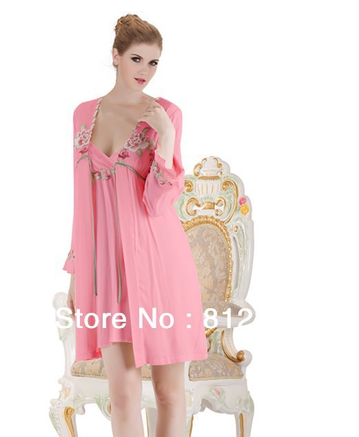2013 New arrival Autumn ladies elegant embroidery robe nightgown set 12-6035
