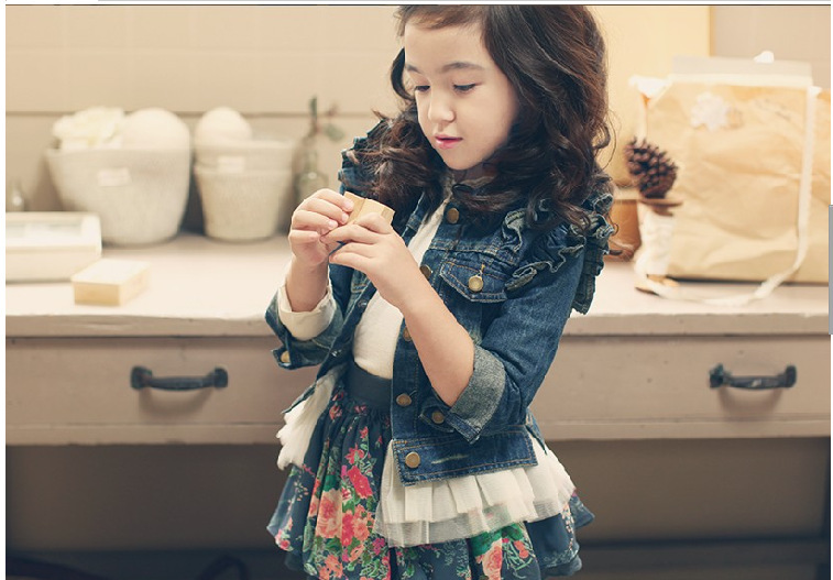 2013 new arrival Free shipping  girls 100%cotton  fashion denim jacket with lace bottom girl's washed  jeans outerwear