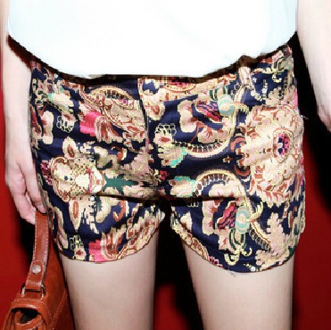 2013 Summer New Korean Female Retro Print Leisure Package Hip Shorts