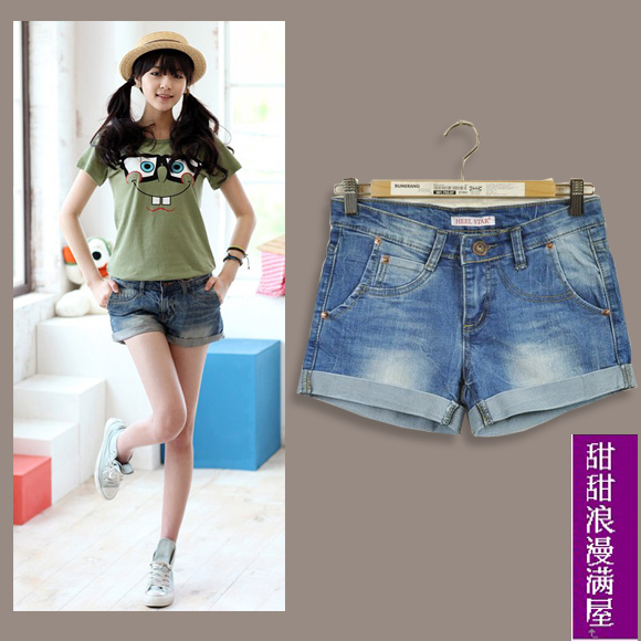 2013 summer women's water wash 88303 pleated hem roll up wearing white Dark Blue denim shorts