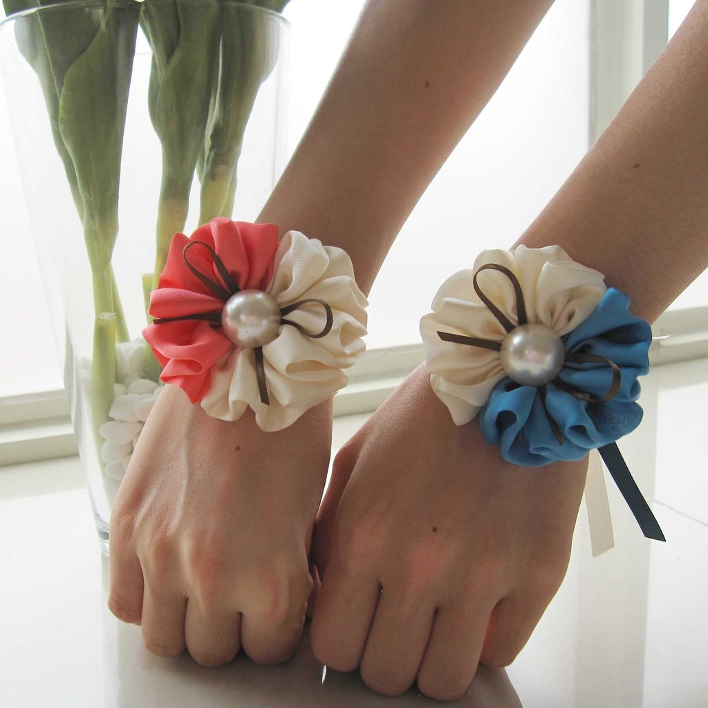 2013  two-color wrist  flower corsage hand flower Wrist Flower in Wedding Decoration