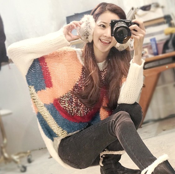 2013 women's multicolour color block batwing sleeve knitted shirt hot  free shipping
