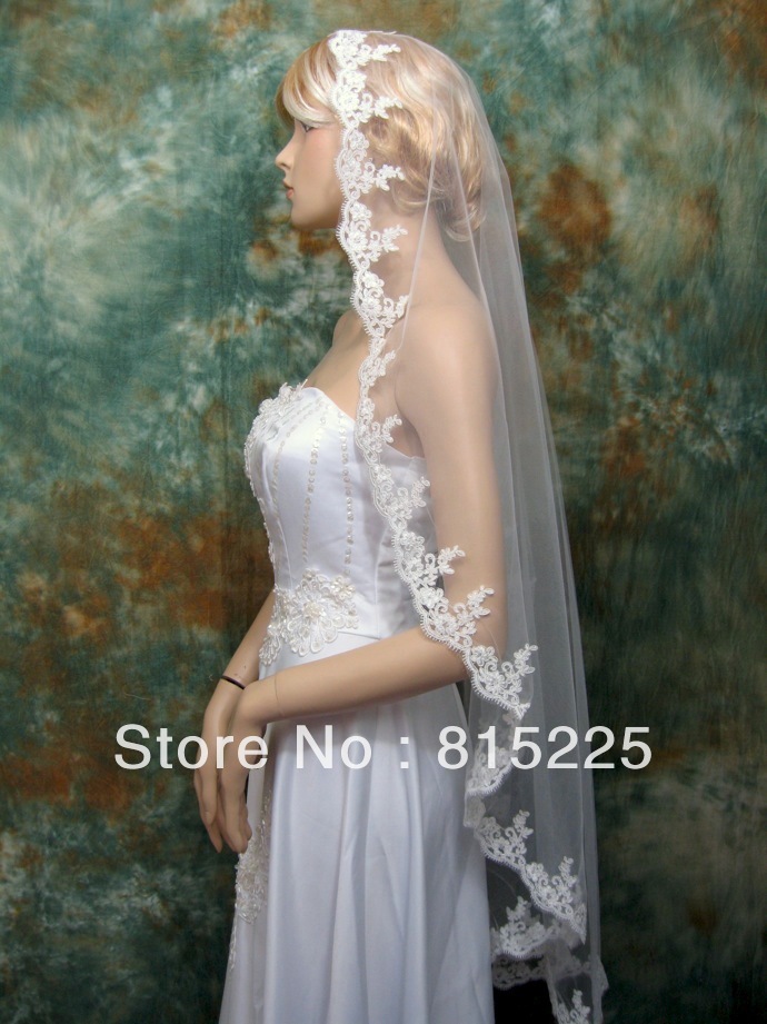 2013Empire Wedding Veils Bridal Veil Wedding Accessories Decoration Fingertip Veil Lace Edge One Layer Flower Applique Low Price