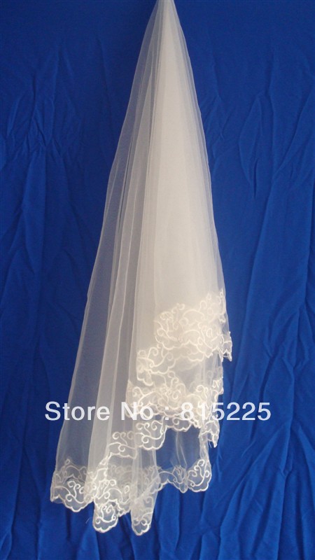 2013Fascinating Stunning Wedding Veils Bridal Veil Accessories Decoration Fingertip Length Veil Lace Edge Tulle Fabric Applique