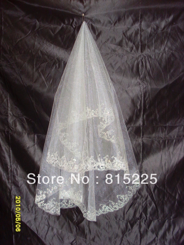 2013Stunning New Wedding Veils Bridal Veil Accessories Decoration Multi Layer Lace Edge Applique Tulle Fabric Elbow Length Veil