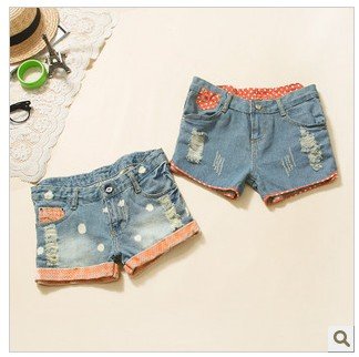 3,751 Korean women's fashion spring/summer 2012 new style beautiful point color flange hole hot pants denim shorts