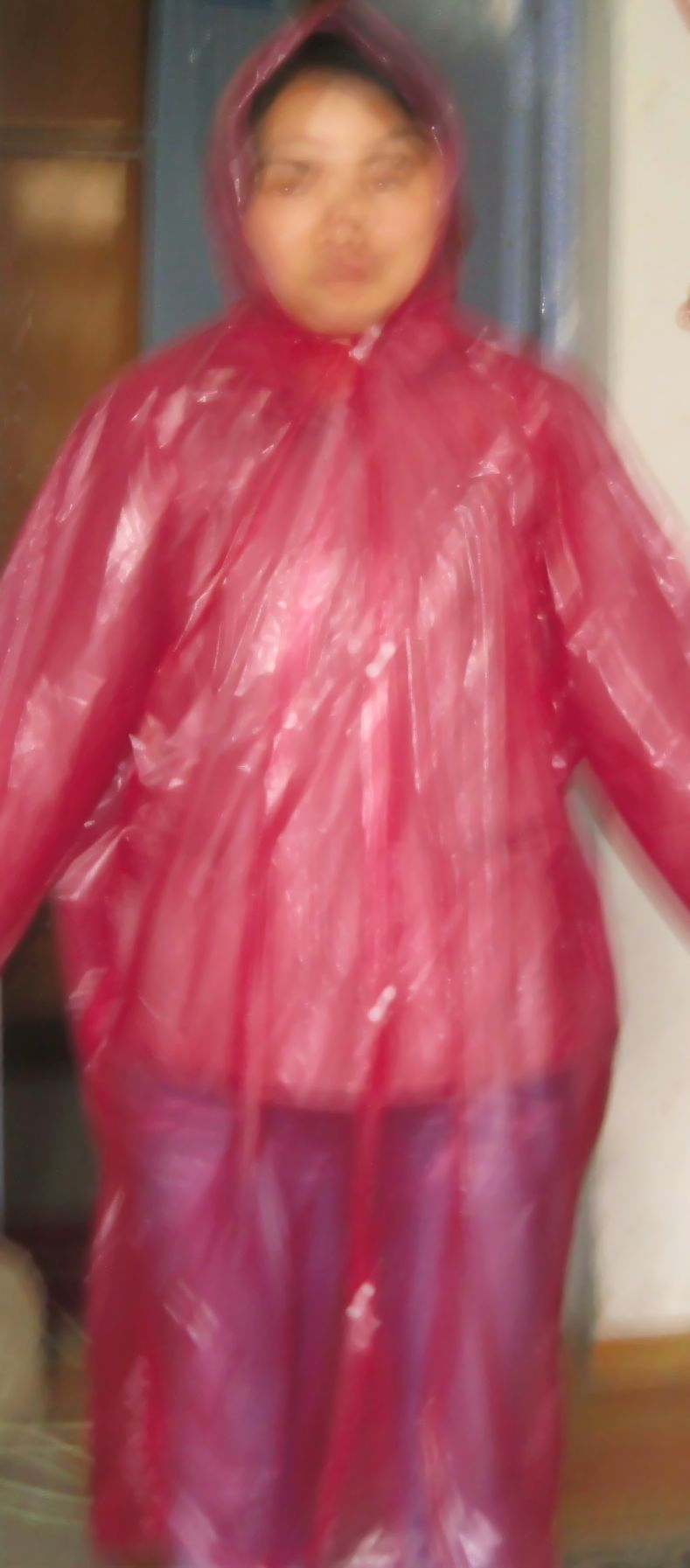 30  Pieces/Lot Wholesale Disposable Cardigan Button Transparent Plastic  Poncho Raincoat Free Shipping