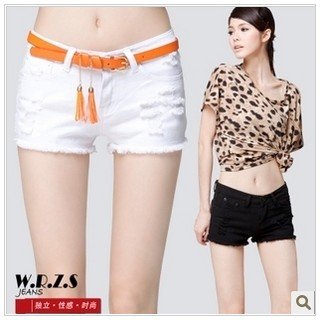 5119 Korea Women's 2012 summer new white denim shorts, hot pants yards of wild hole + Belt