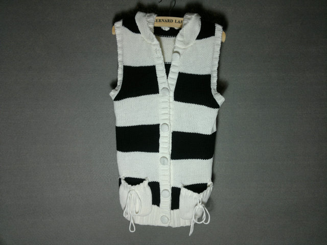 Autumn and winter women yarn vest with a hood single breasted sleeveless vest female cardigan pocket sweater medium vest