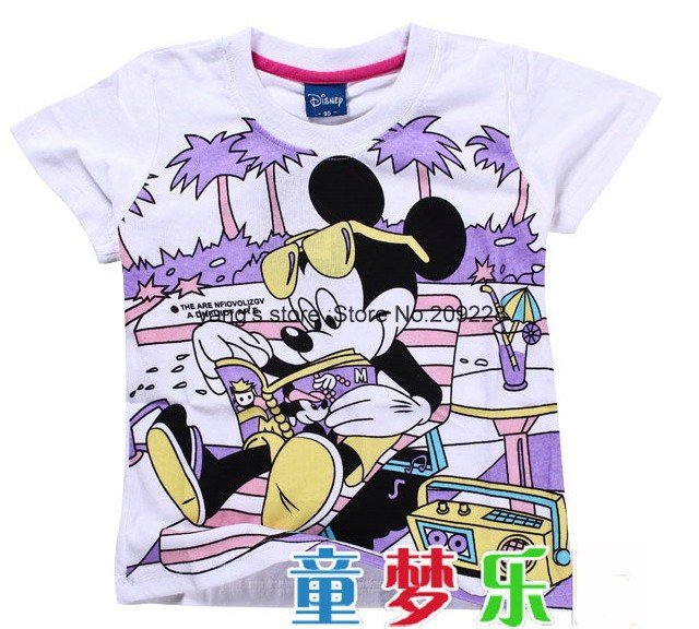 Beach Mickey modeling / pink and purple with white clean T-shirt