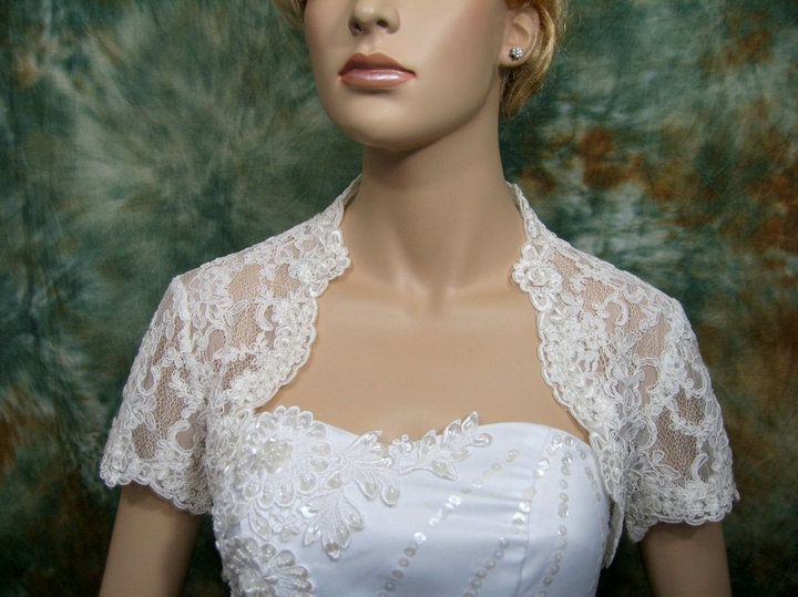 Beautiful Short Sleeve Lace Plus Size Wedding Dress Jacket