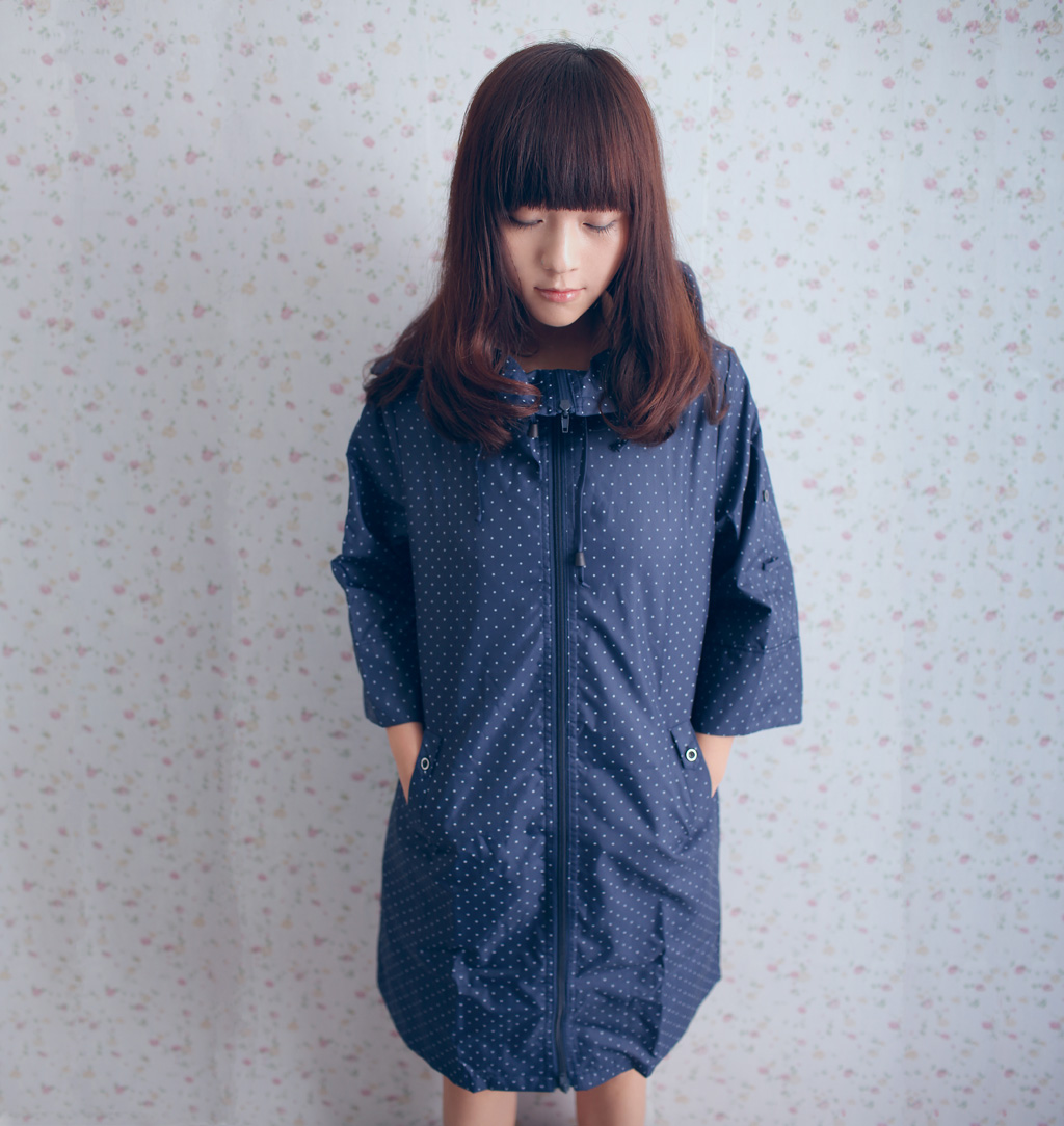 Big orange seed rain gear blue polka dot fashion raincoat poncho wrist-length sleeve thin soft 9001-r