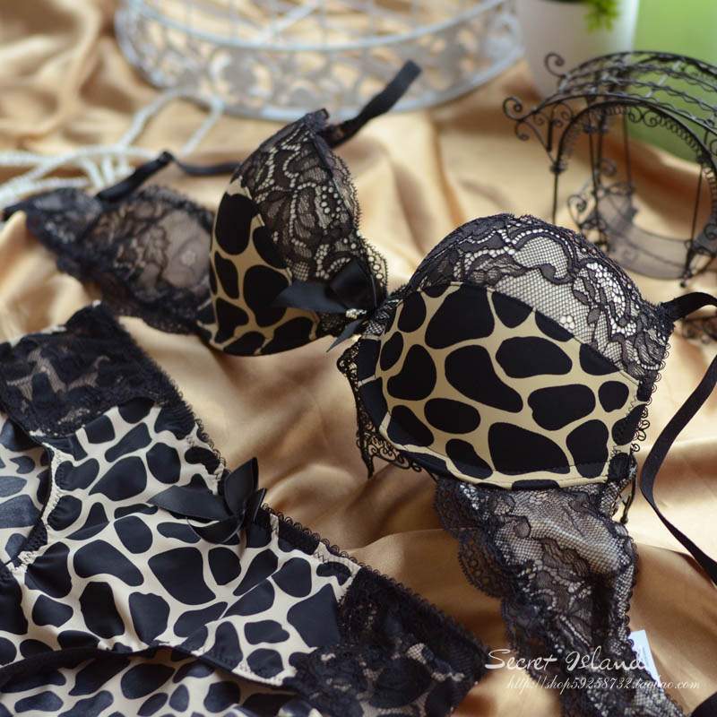 Black red cow aesthetic lace decoration thin thick bra underwear set
