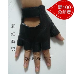 Black steel pipe lucy refers to non-mainstream punk hip-hop semi-finger leather gloves