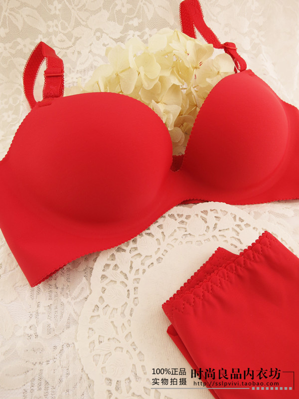 Book red seamless . one piece thickening push up seamless bra deep V-neck sexy bra underwear set