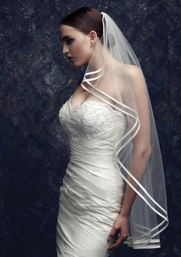 Bridal veil brief single elegant multi-layer veil ribbon hemming laciness insert comb beige long veil (WS002)