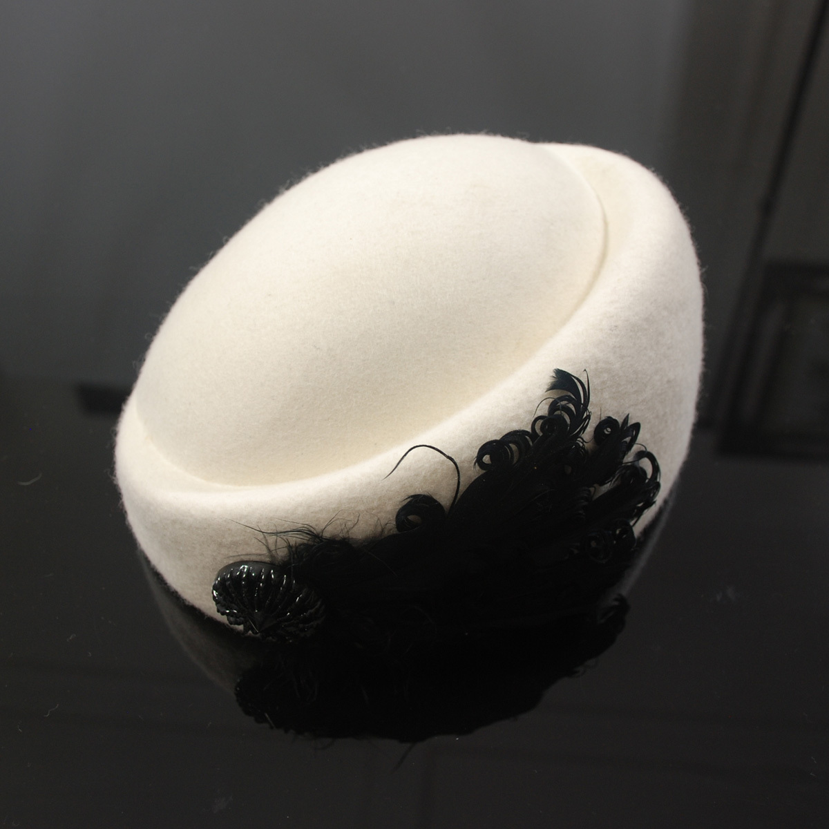 Captale pure woolen vintage feather hat beret painter hat autumn and winter evidenced fedoras