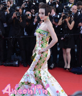 Chinese porcelain dress/Fan Bingbing catwalk dress/China's ancient embroidery techniques