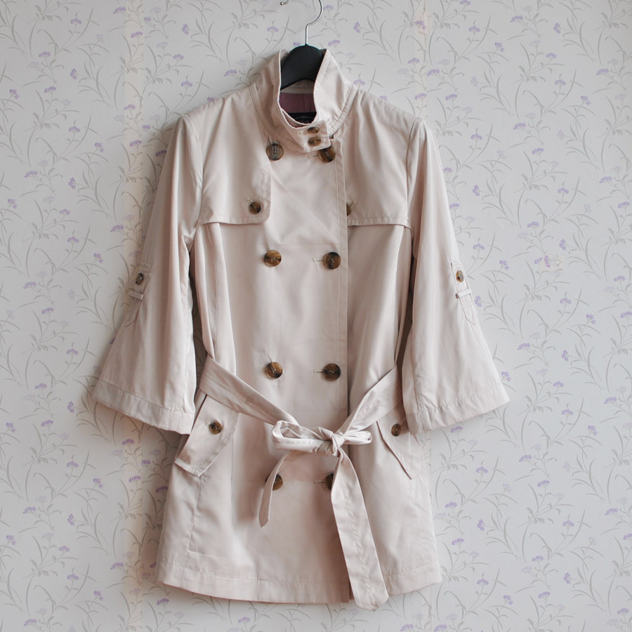 Double breasted medium-long three quarter sleeve trench stand collar outerwear