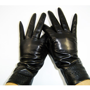 European version of the women's short design suede senior genuine leather gloves black 0702