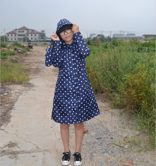 Fashion adult raincoat blue and white polka dot cap rope 1005
