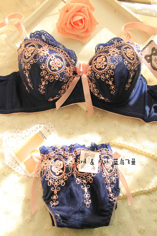 Fashion bra vintage royal embroidery underwear set 3 breasted adjustable push up bra