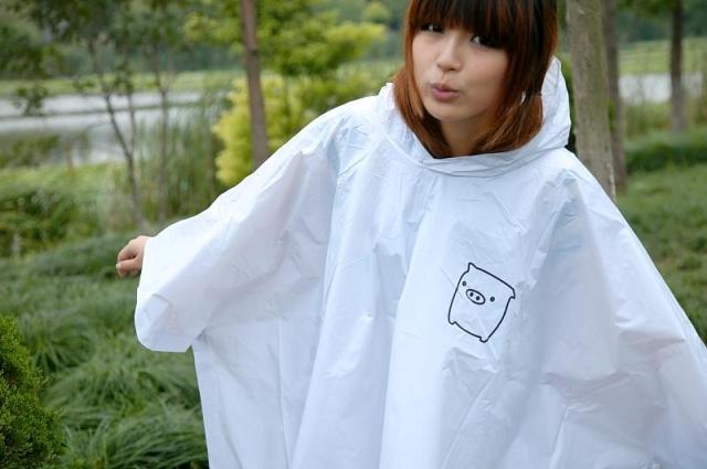 Fashion cloak raincoat poncho shote poncho outdoor travel pvc jettas poncho
