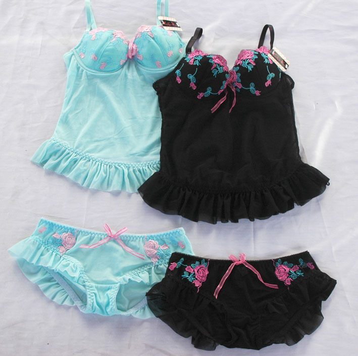 Fashion Light green black embroidered comfortable gauze sexy short spaghetti strap sleep set Size fits all