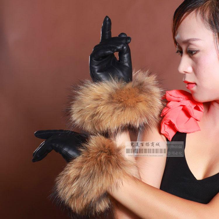 Fashion quality Women gloves sheepskin gloves big raccoon fur leather gloves