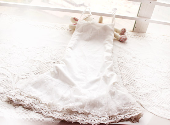 fasion Korea Style 2012 lace spaghetti strap one-piece dress 83cm 100% cotton spaghetti strap lace slip basic skirt 385881